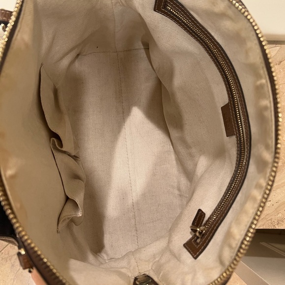 Gucci tote is in brand new condition & comes with dust bag - Picture 7 of 9